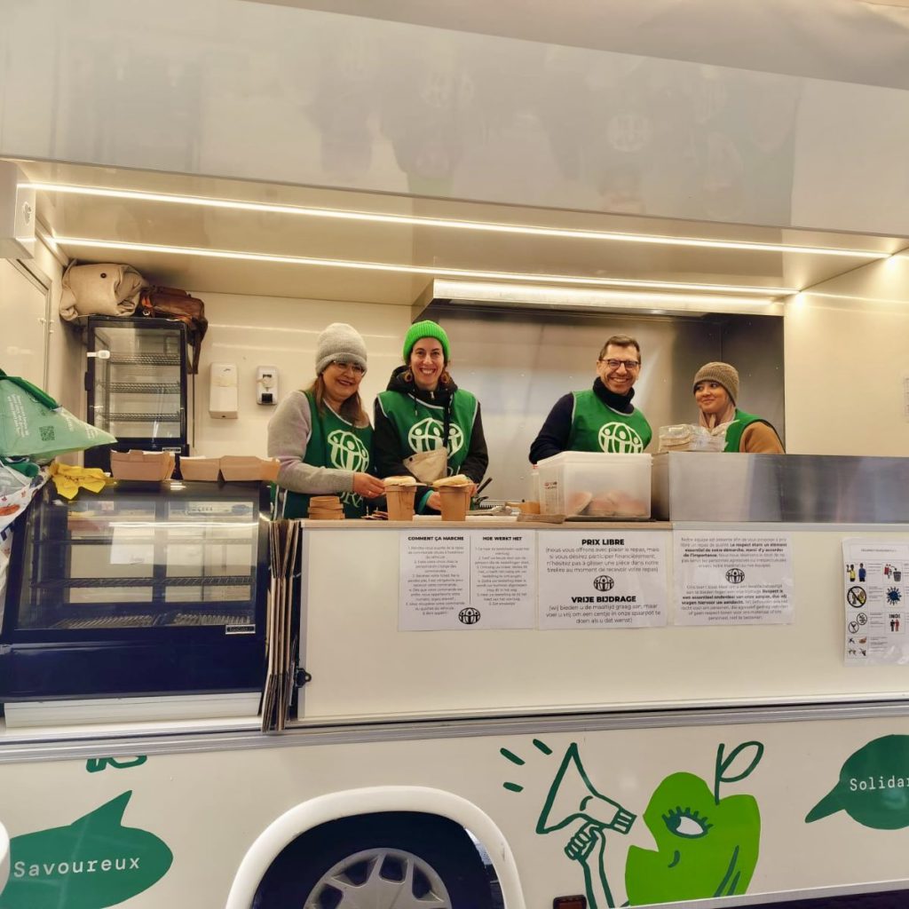 Distribution de repas chauds &agrave; des sans-abris de Bruxelles